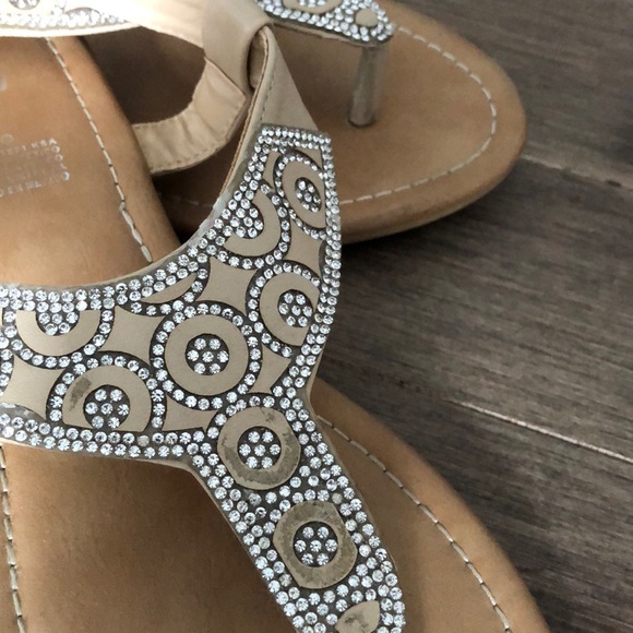 4/35$ 🌈 Sandals - Picture 2 of 3